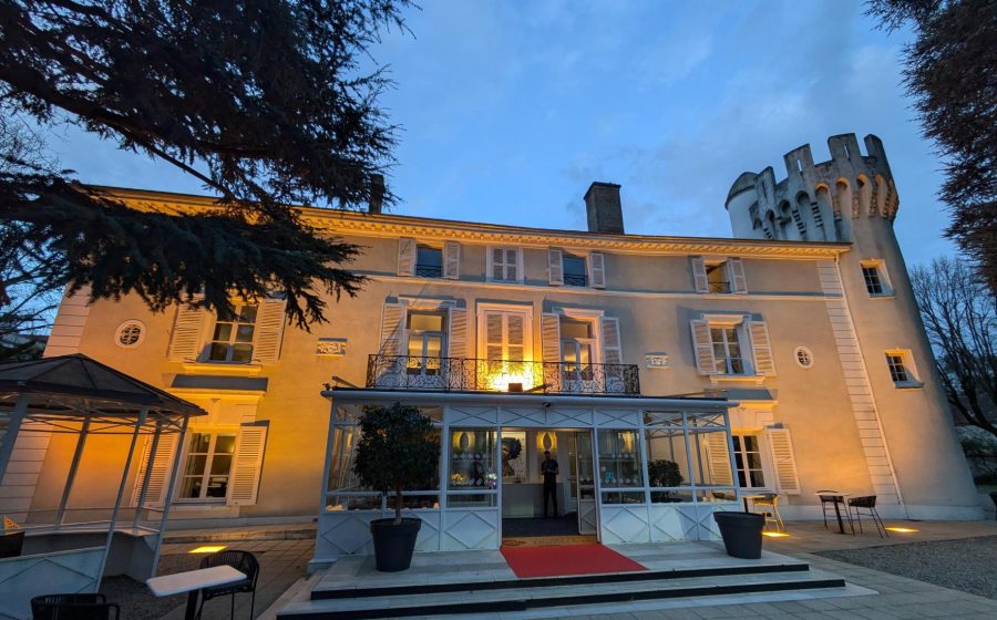 Ydès accompagne les dirigeants du chateau de montchat